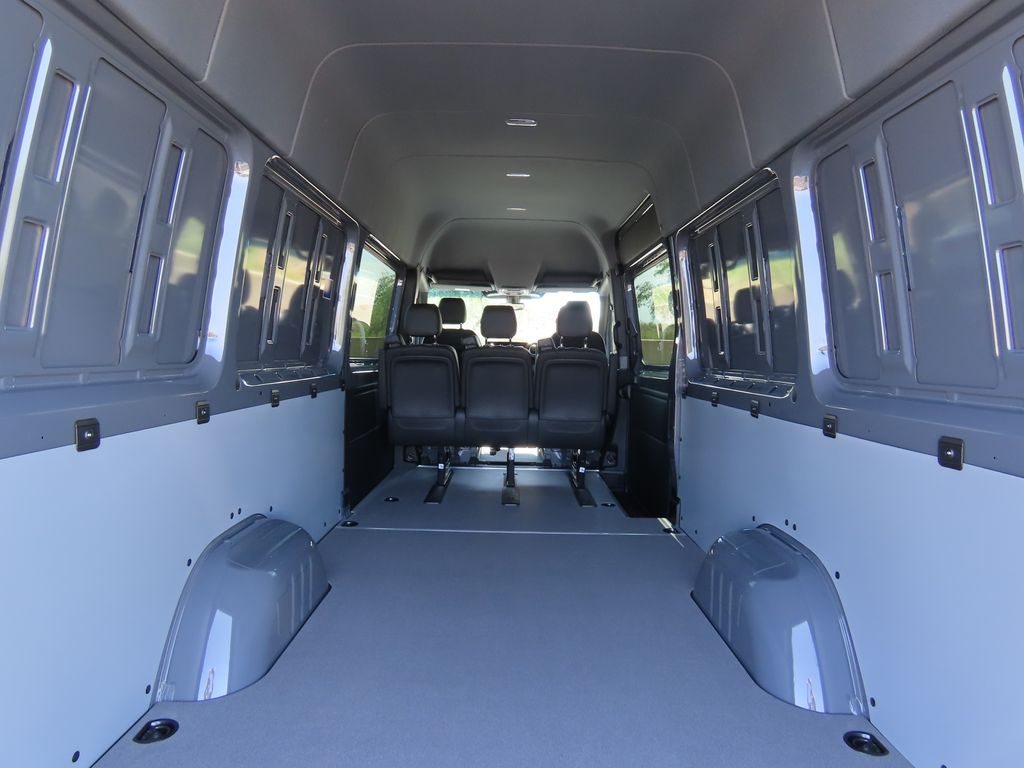 Thumbnail: 2025 Mercedes-Benz Sprinter - 31