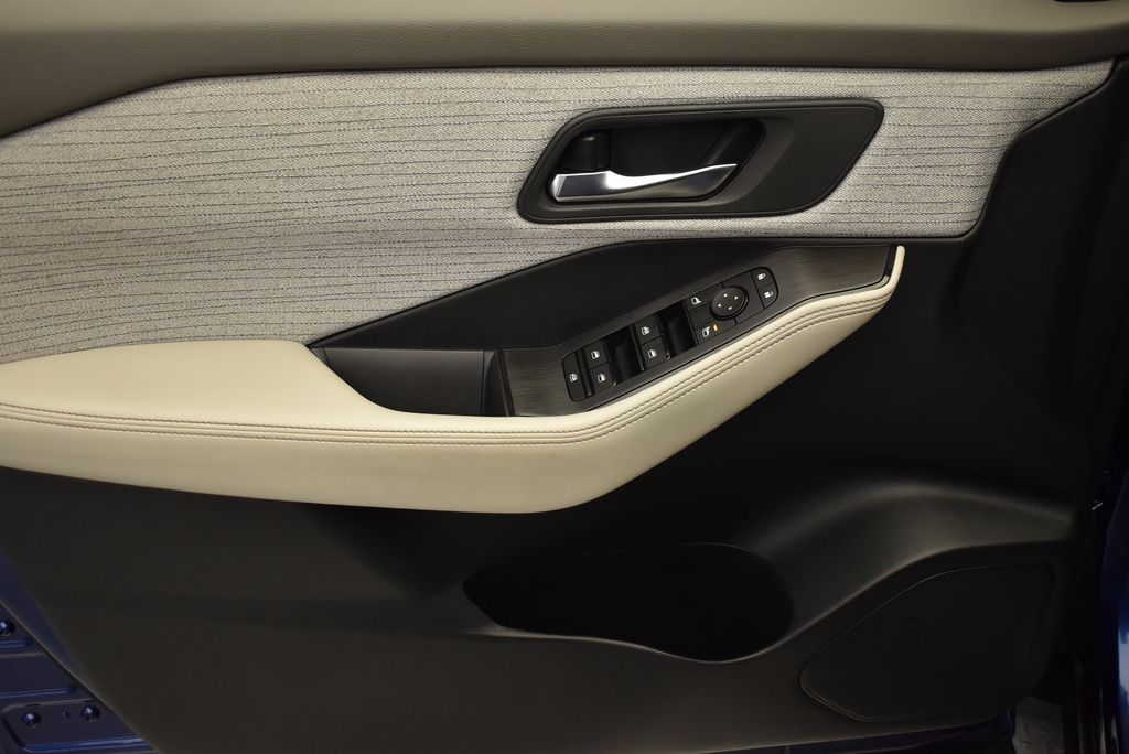 Thumbnail: 2023 Nissan Rogue - 10