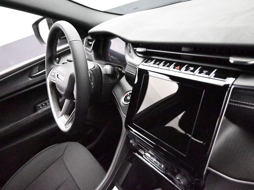 Used 2024 Silver Zynith Jeep Laredo image 18