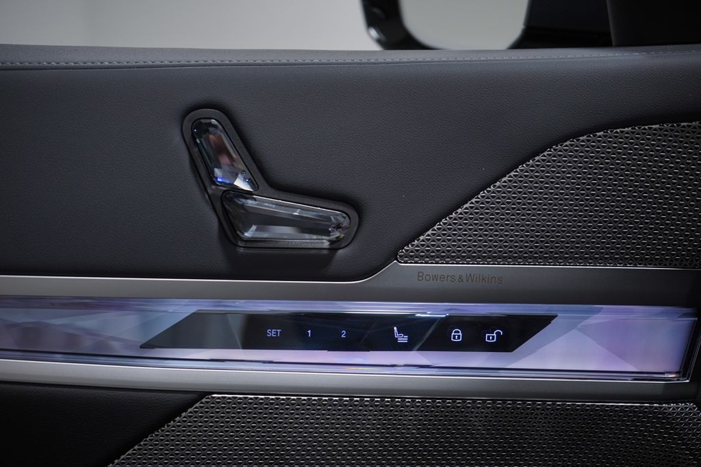 Thumbnail: 2026 BMW i7 - 16