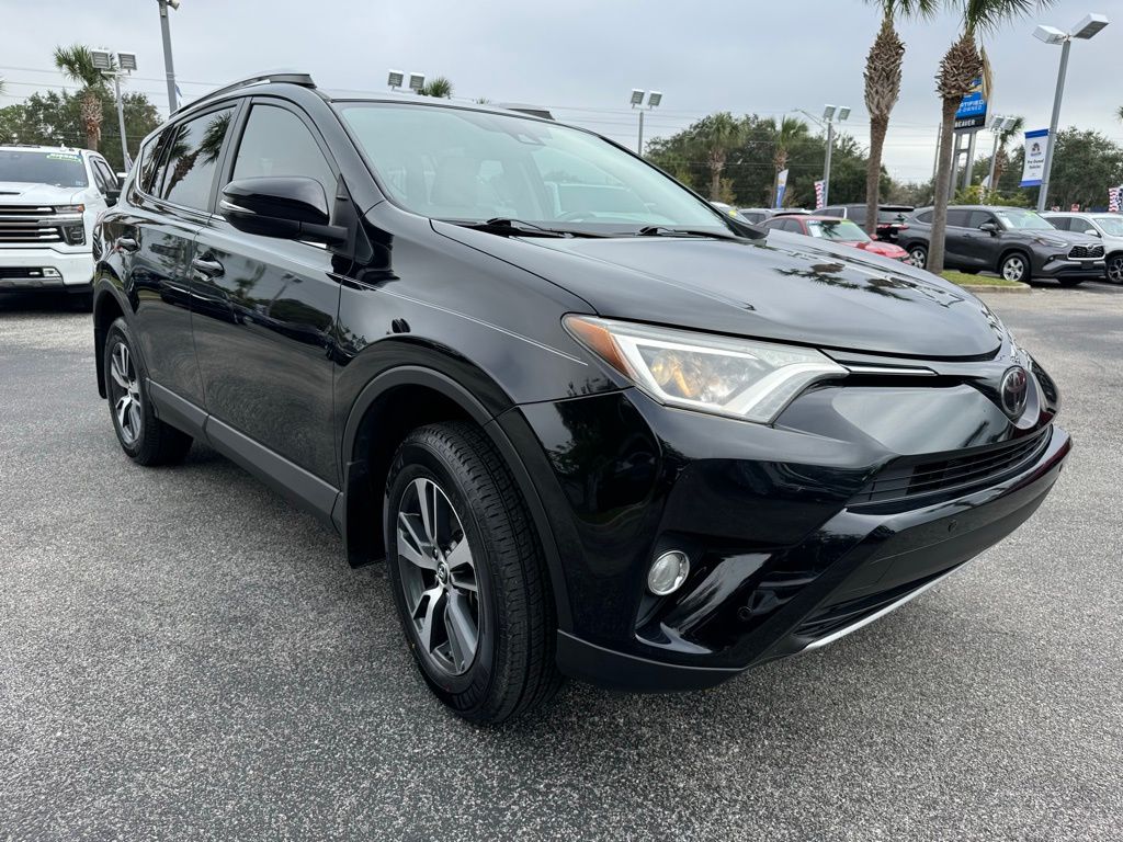 2018 Toyota RAV4 XLE 10