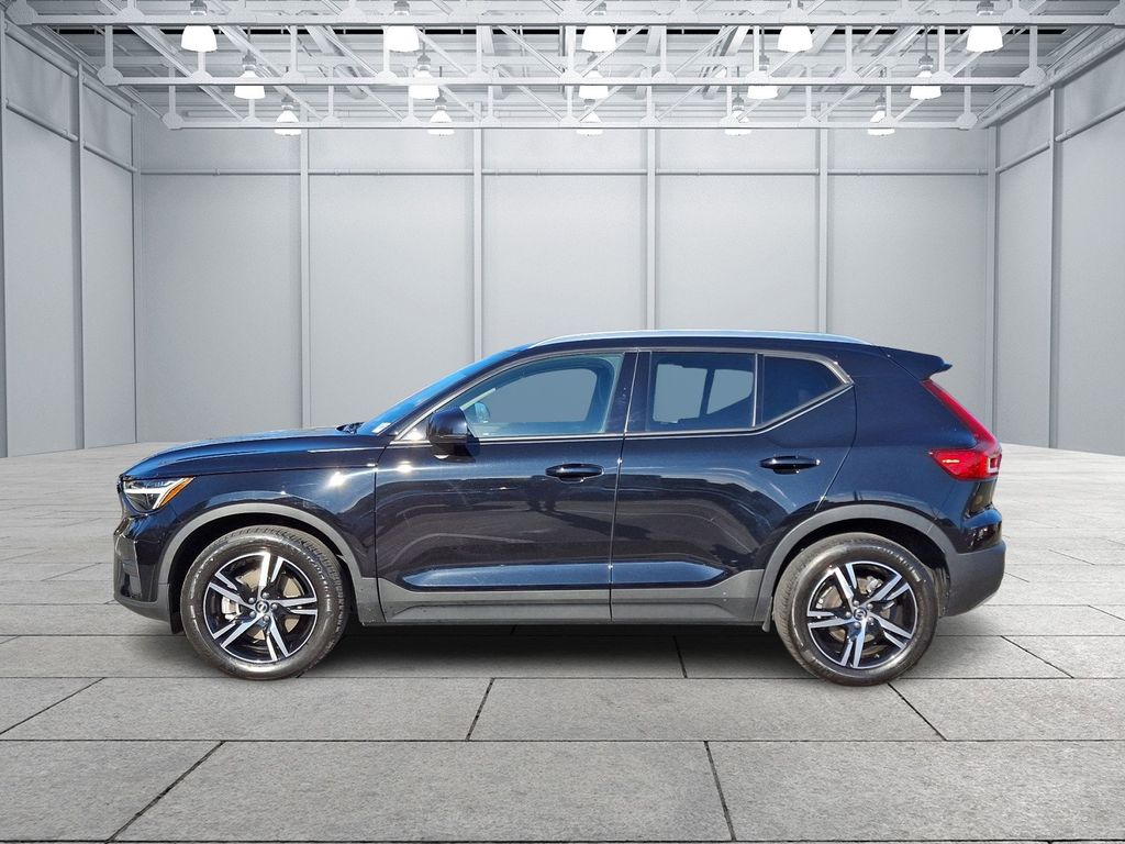 2023 Volvo XC40 B5 Core 7