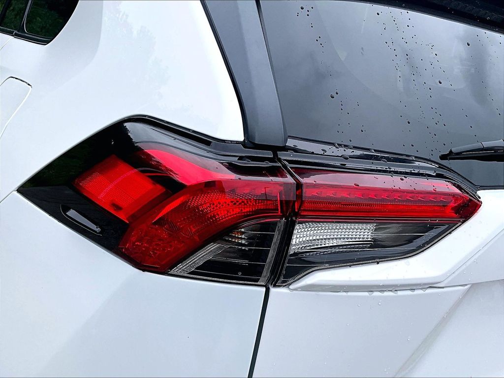 2024 Toyota RAV4 — photo 32