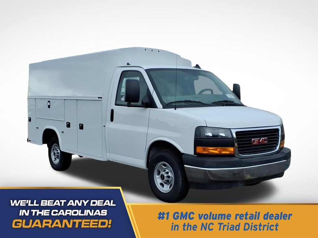 Summit White 2025 GMC Savana Chassis Van Rear-Wheel Drive 8-Speed Automatic