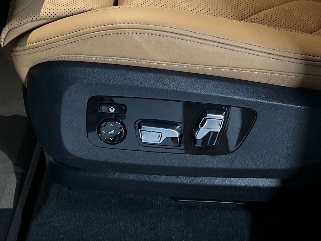 2026 BMW X7 xDrive40i 12