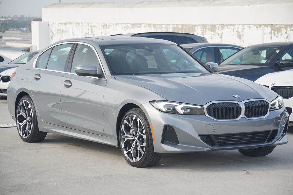 Thumbnail: 2026 BMW 3 Series - 3