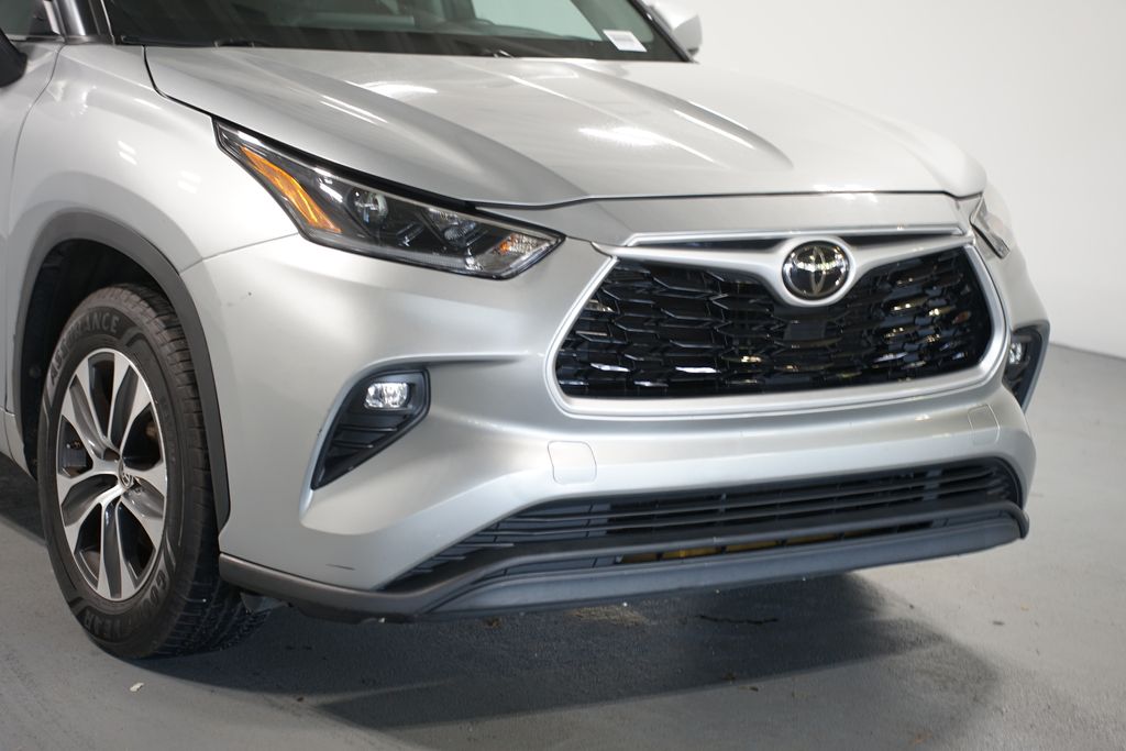 Thumbnail: 2021 Toyota Highlander - 4