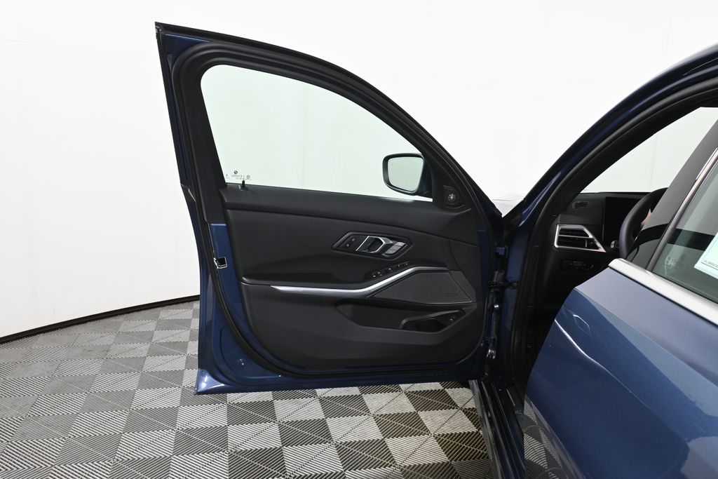 Thumbnail: 2026 BMW 3 Series - 23