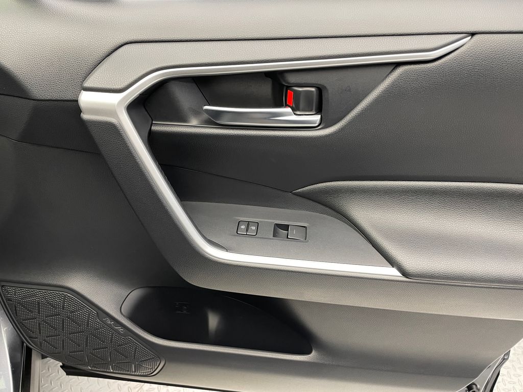 Thumbnail: 2022 Toyota RAV4 - 15