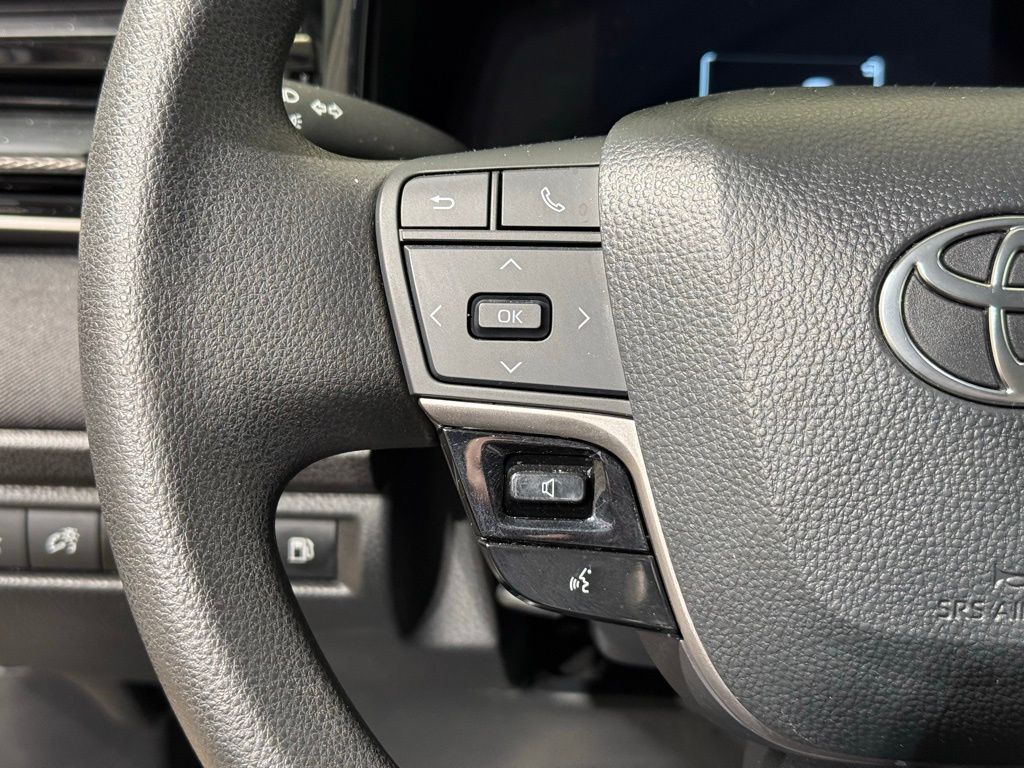 2025 Toyota Camry LE 22