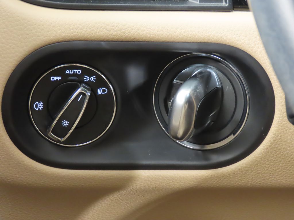 Thumbnail: 2023 Porsche Macan - 22