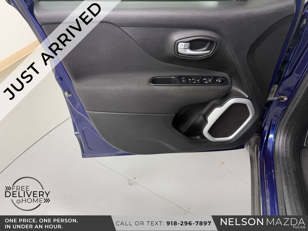 Used 2019 Blue Jeep Latitude image 19