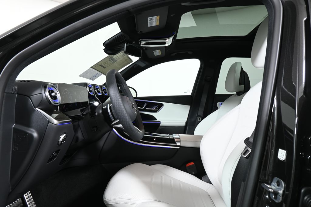 2025 Mercedes-Benz GLC 300 3