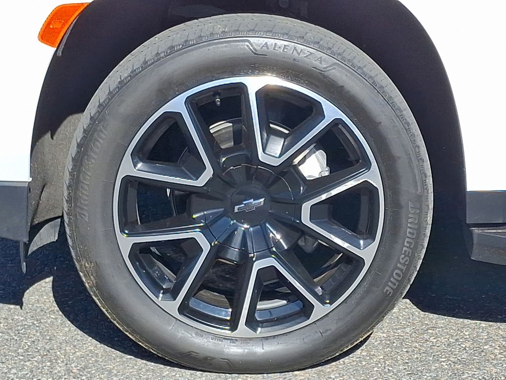 2022 Chevrolet Suburban RST 8