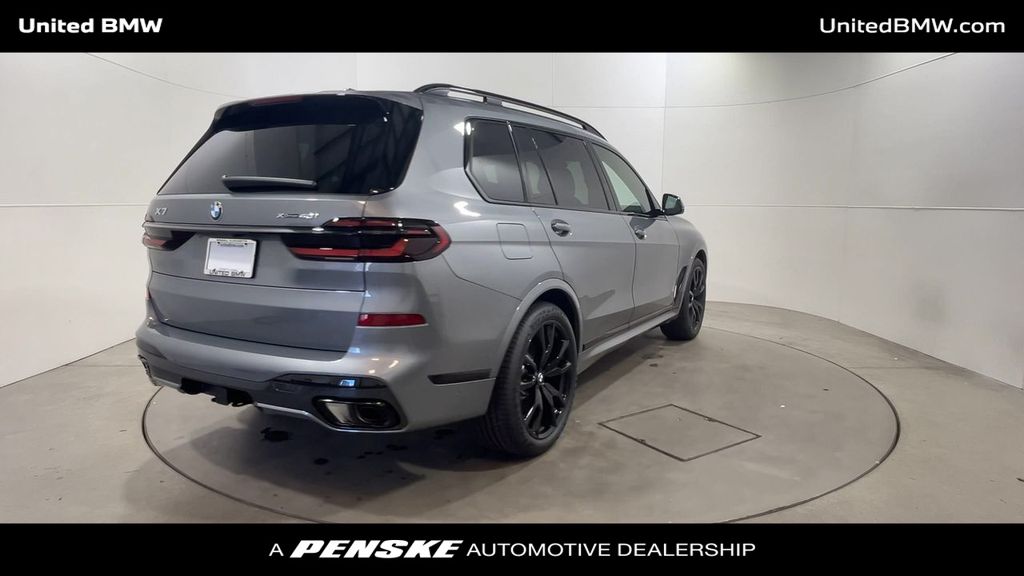 2025 BMW X7 xDrive40i 8