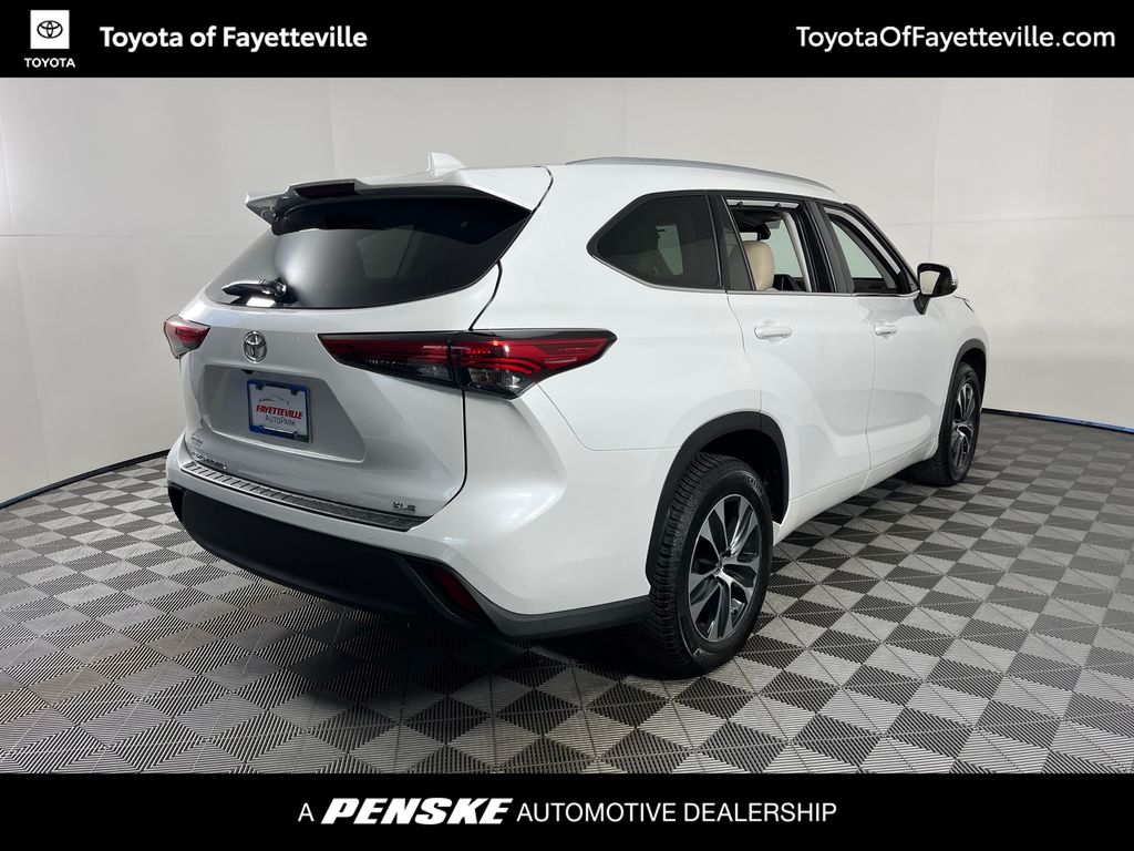 Thumbnail: 2022 Toyota Highlander - 18