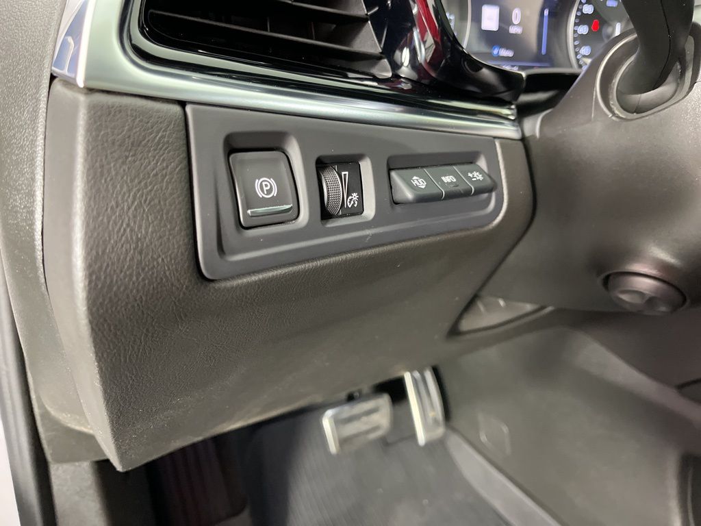 Thumbnail: 2025 Cadillac XT6 - 32