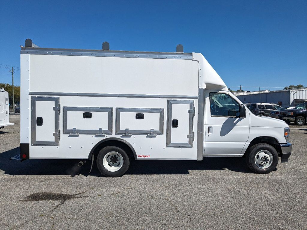 2024 Ford E-Series E-350 SD