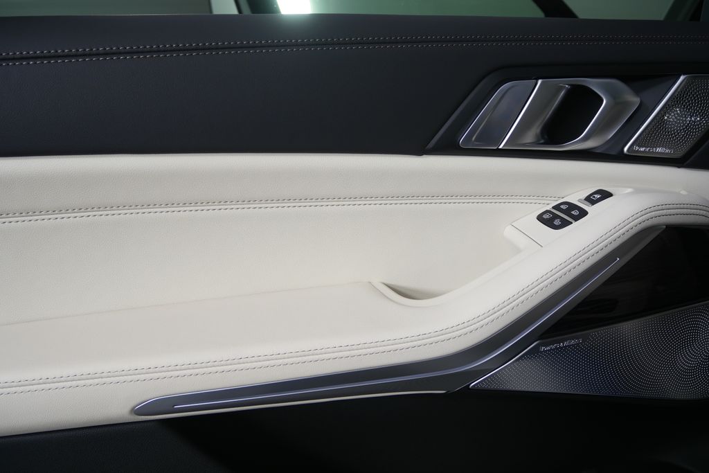 Thumbnail: 2027 BMW X7 - 14