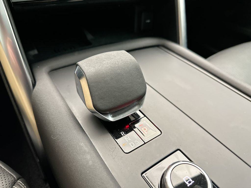 2023 Land Rover Discovery R-Dynamic S 14