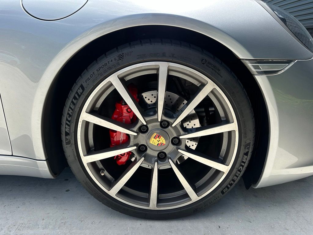 Thumbnail: 2017 Porsche 911 - 17