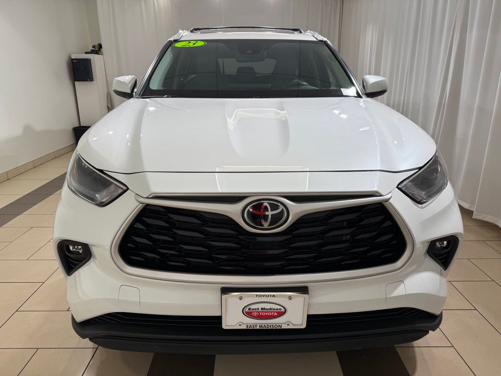 Thumbnail: 2023 Toyota Highlander - 8