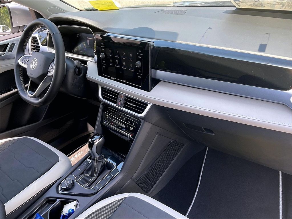 2026 Volkswagen Taos — photo 9