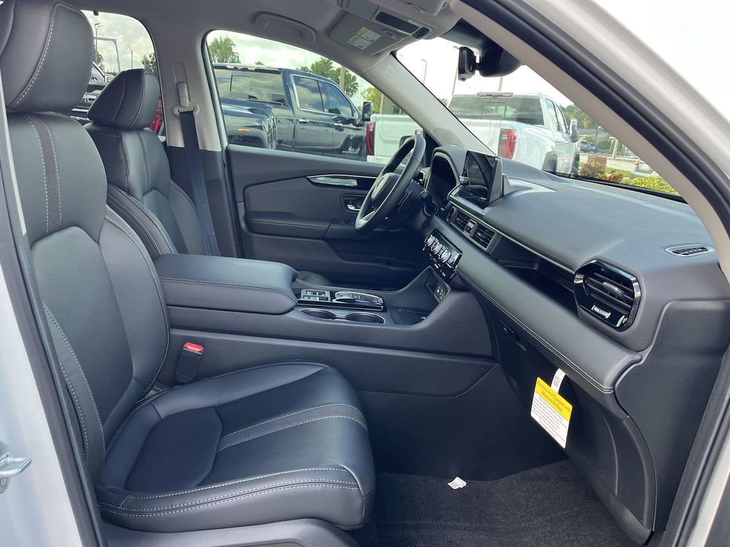 new 2025 Honda Pilot car, priced at $45,648