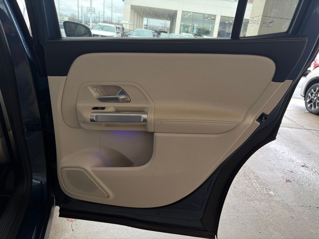 Thumbnail: 2023 Mercedes-Benz GLB - 24