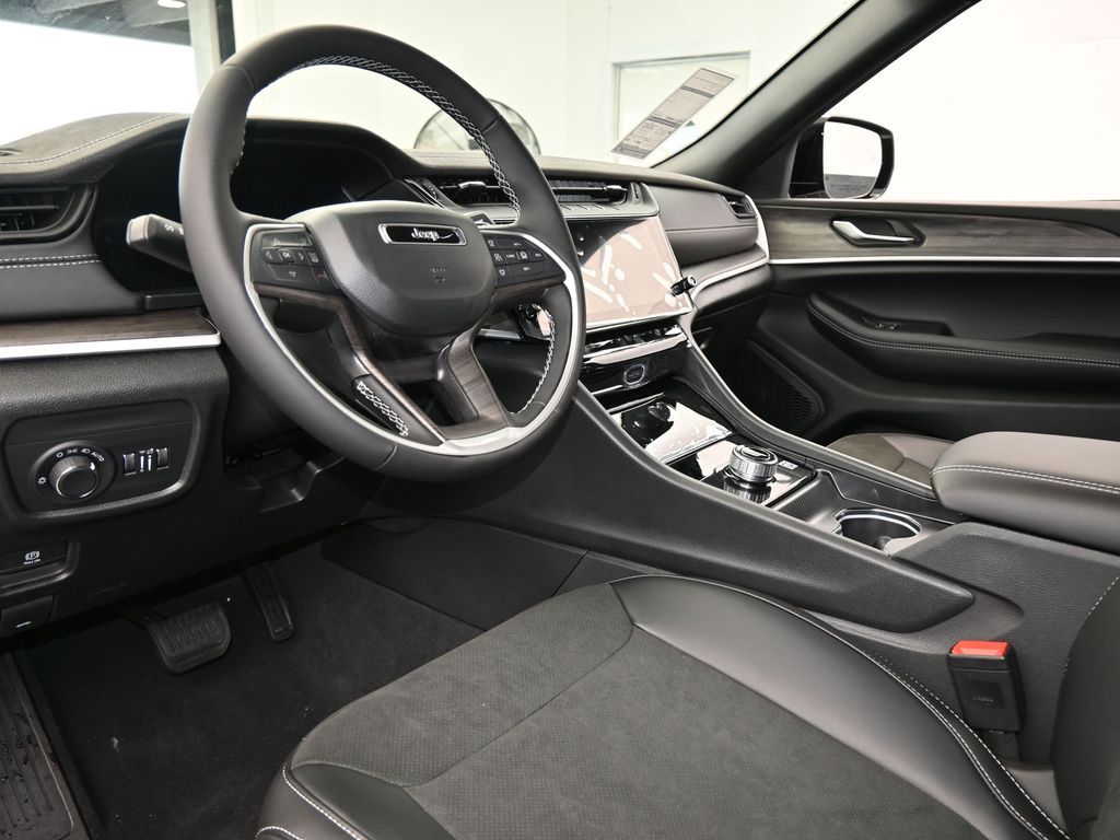 New 2026 Silver Zynith Jeep Laredo image 12