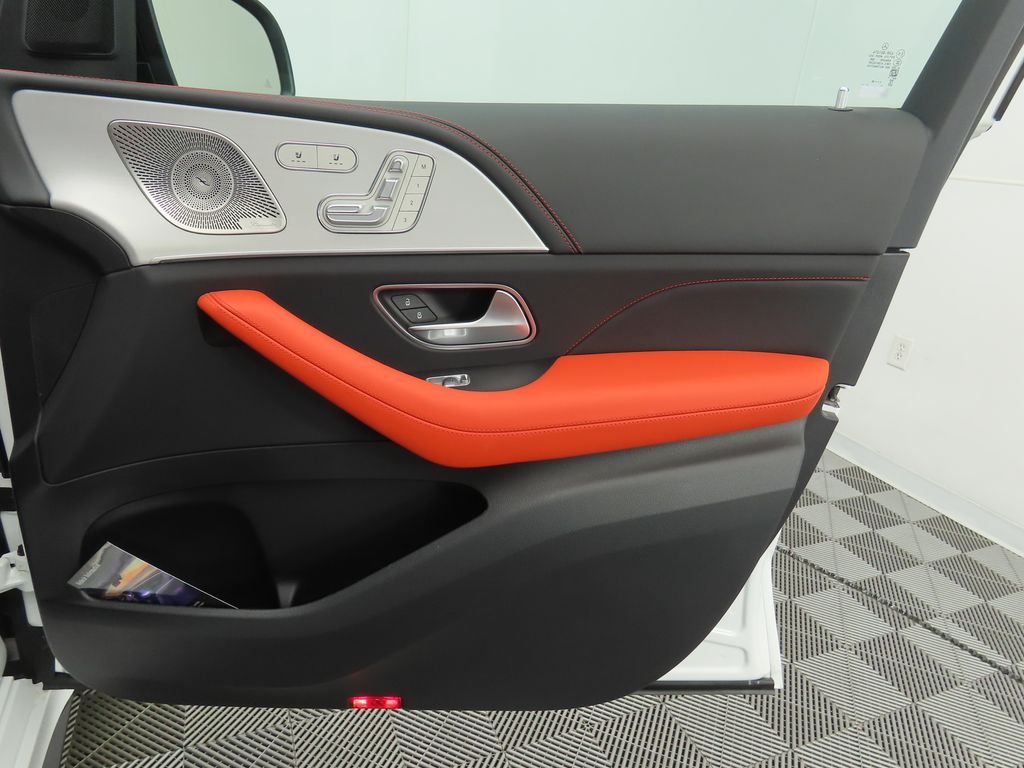 Thumbnail: 2025 Mercedes-Benz GLE - 25