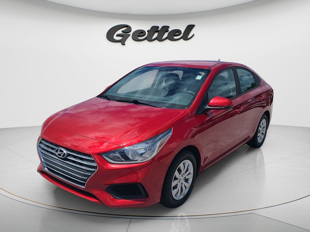 2019 Hyundai Accent Rojo (Red Metallic) Sedán Tracción delantera 6 velocidades Manual
