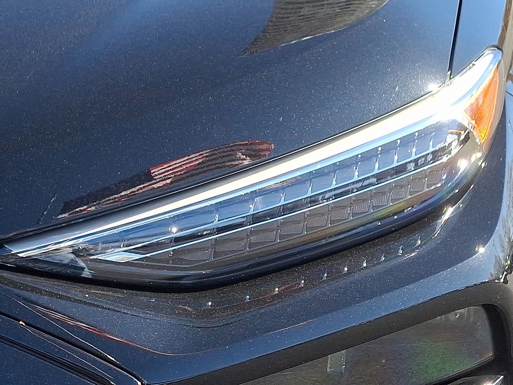 Thumbnail: 2025 Audi Q6 e-tron - 9