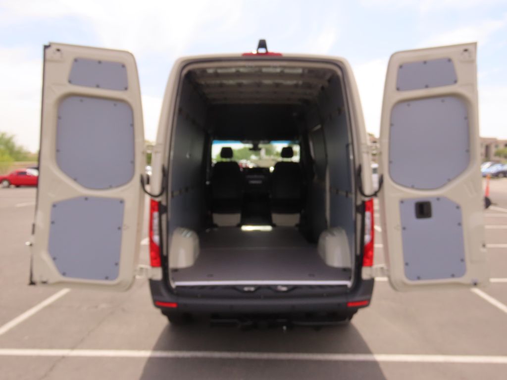 2025 Mercedes-Benz Sprinter 2500 29