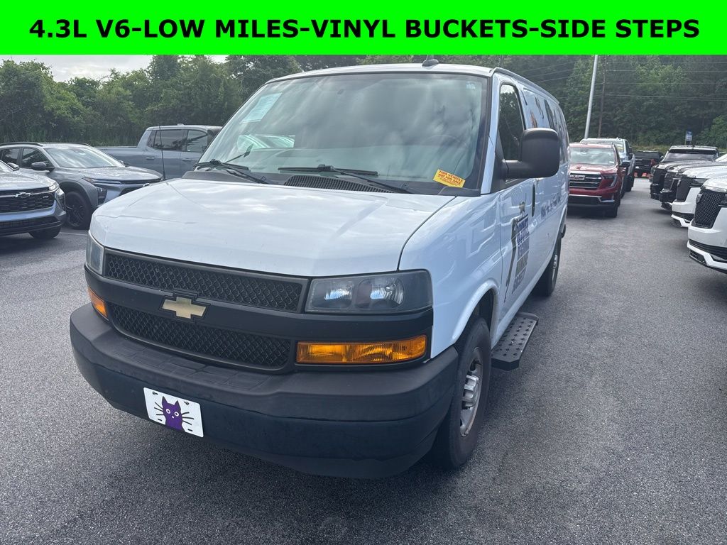 Summit White 2018 Chevrolet Express Cargo 2500 RWD Van Rear-Wheel Drive 8-Speed Automatic Overdrive