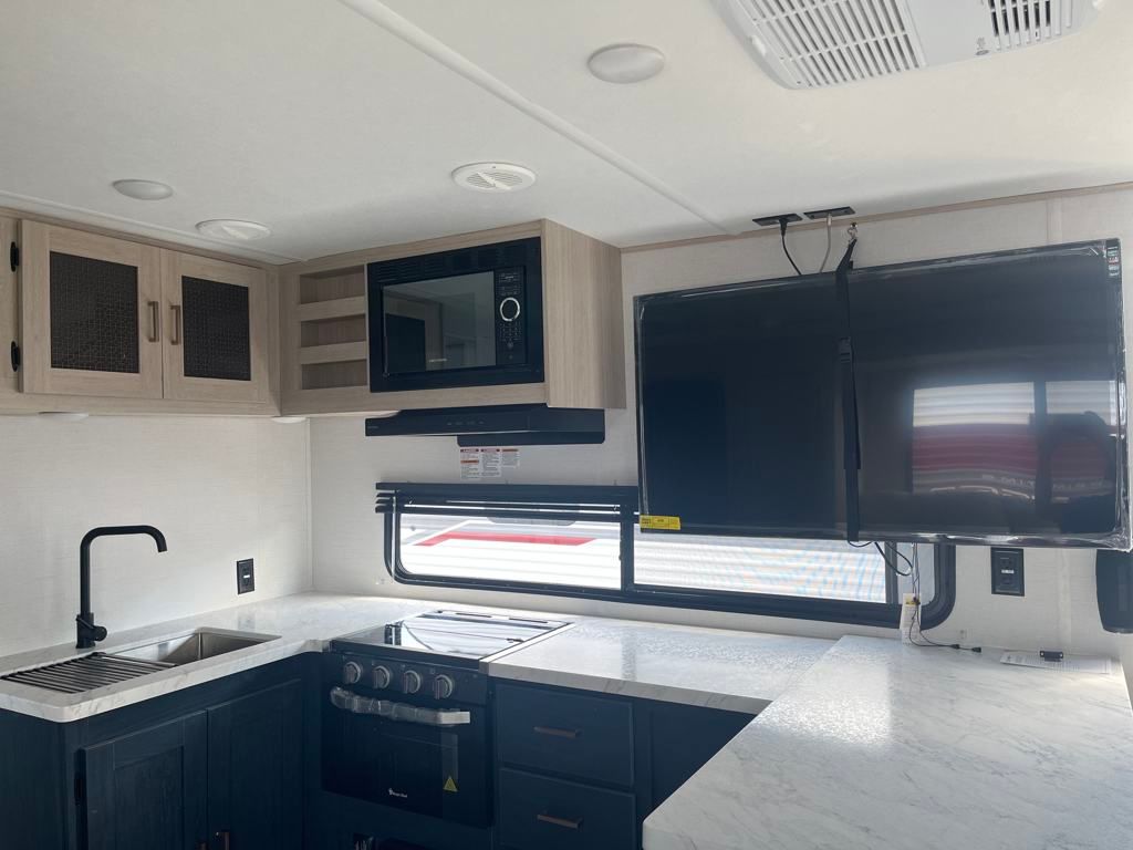 2025 Prime Time Avenger 25 MKB Travel Trailer