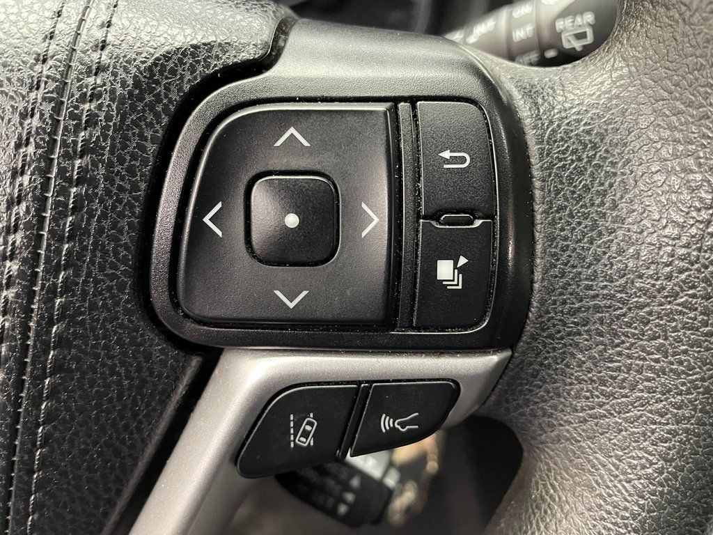 Thumbnail: 2019 Toyota Highlander - 22