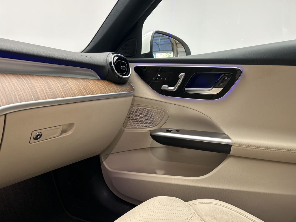 Thumbnail: 2023 Mercedes-Benz C-Class - 20