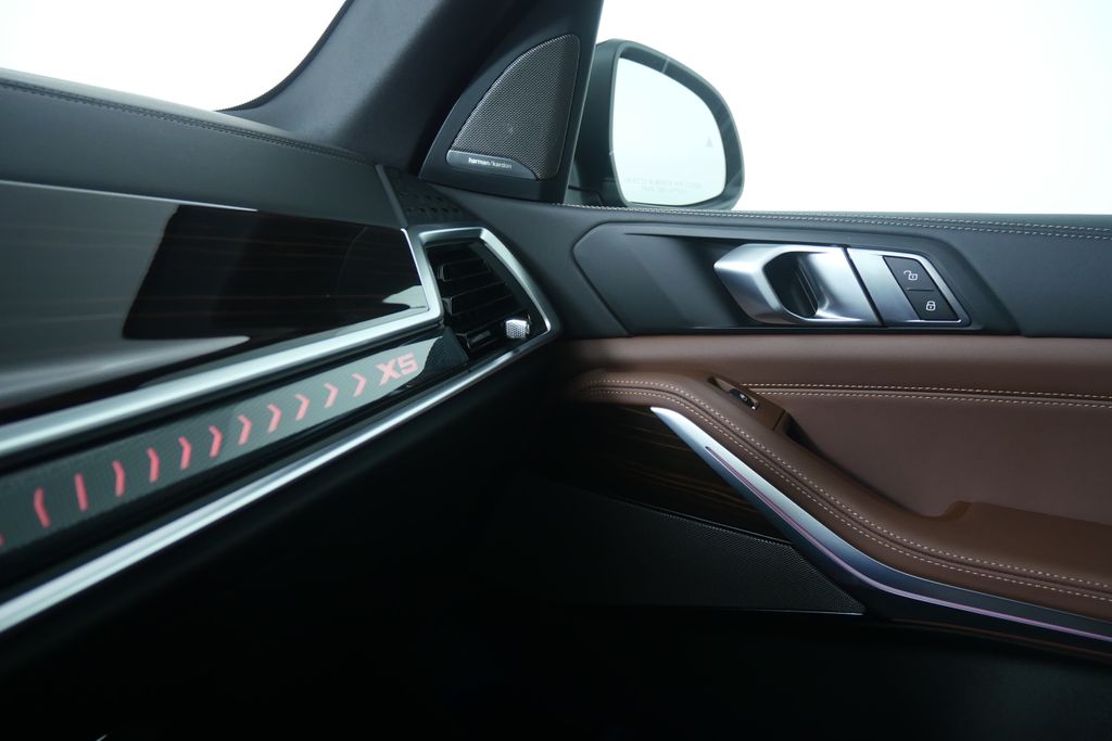 Thumbnail: 2026 BMW X5 - 26