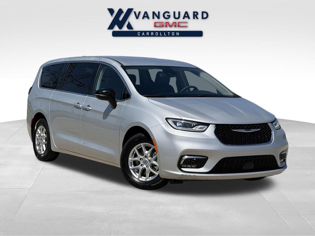 Silver Mist Clearcoat 2024 Chrysler Pacifica Minivan Front-Wheel Drive 9-Speed Automatic