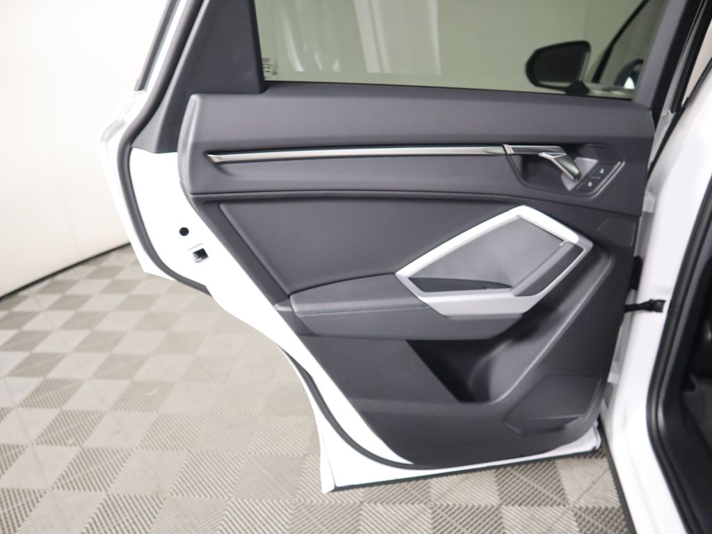 Thumbnail: 2025 Audi Q3 - 27
