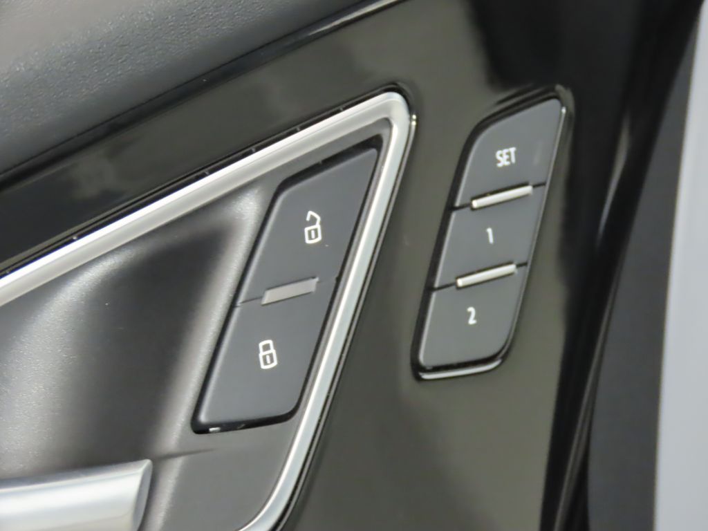 Thumbnail: 2025 Audi Q4 e-tron - 27