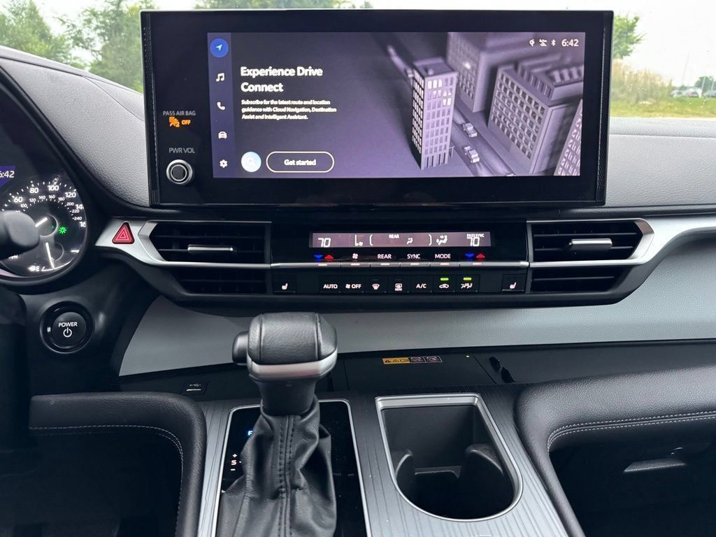 2025 Toyota Sienna XLE 7-Passenger FWD
