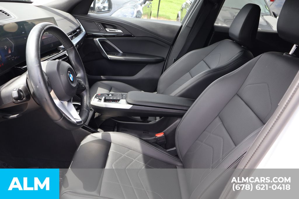 Used 2025 White BMW xDrive28i image 10