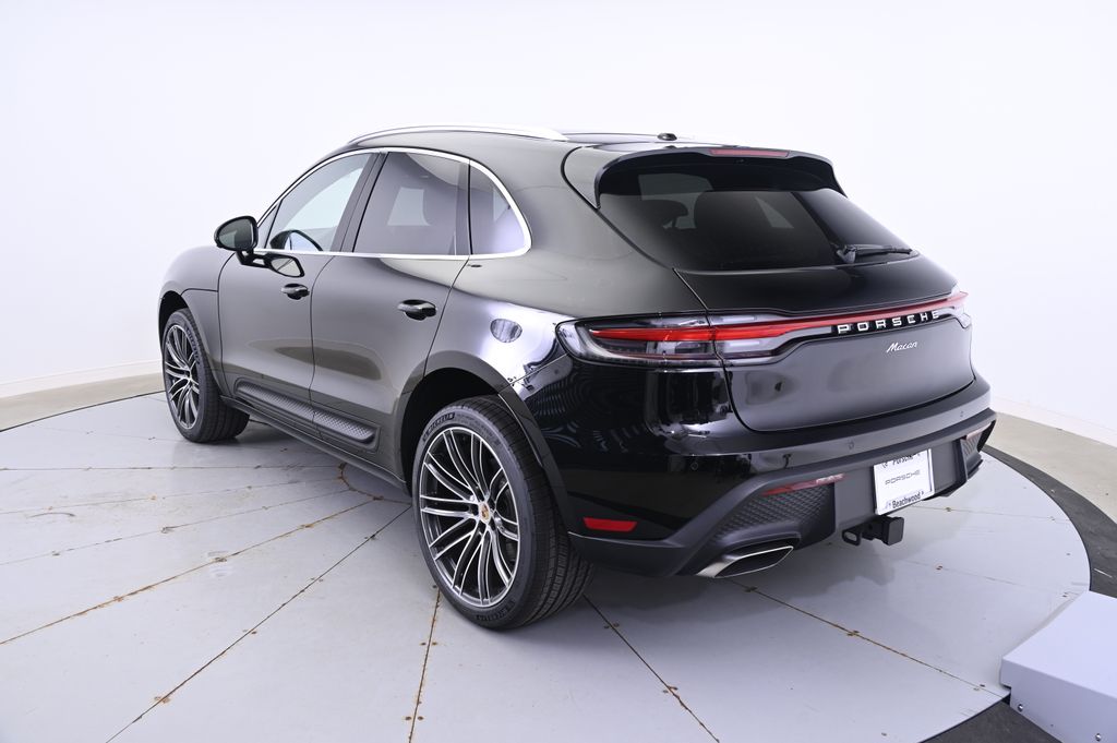 Thumbnail: 2025 Porsche Macan - 3