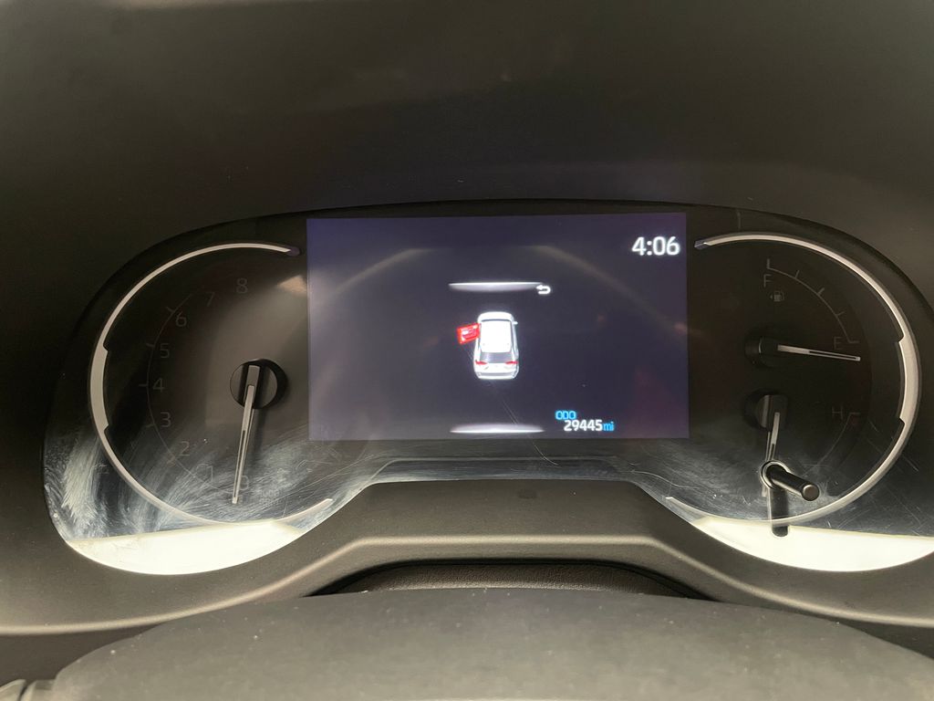 2023 Toyota RAV4 XLE 24