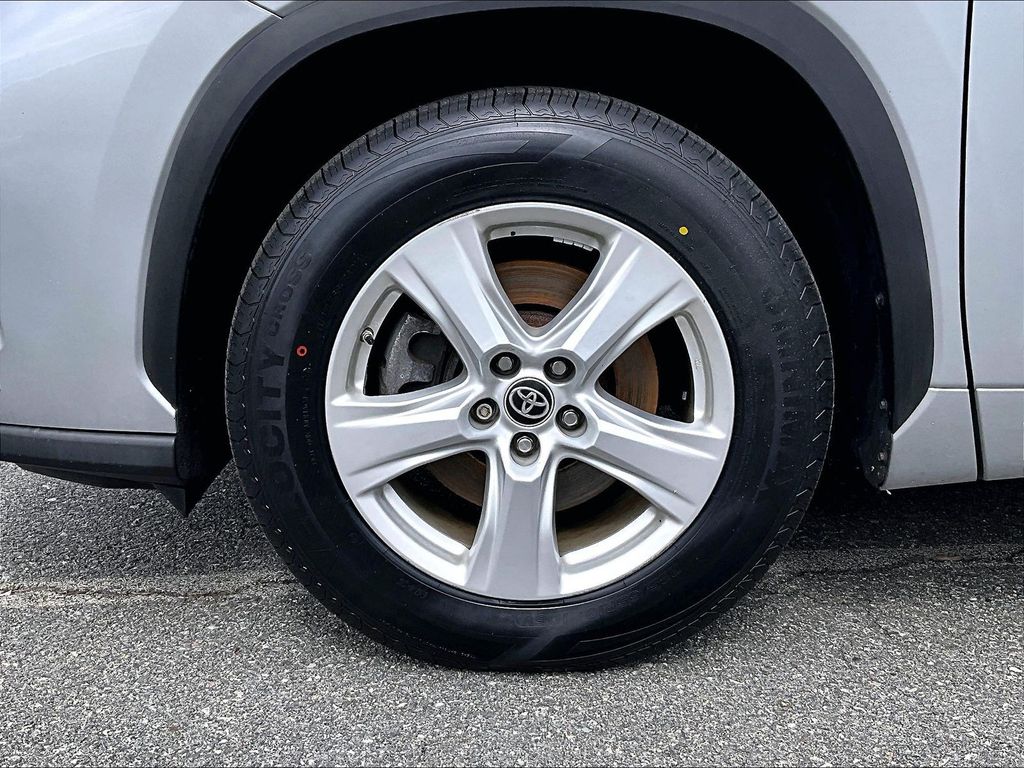 2023 Toyota Highlander — photo 7