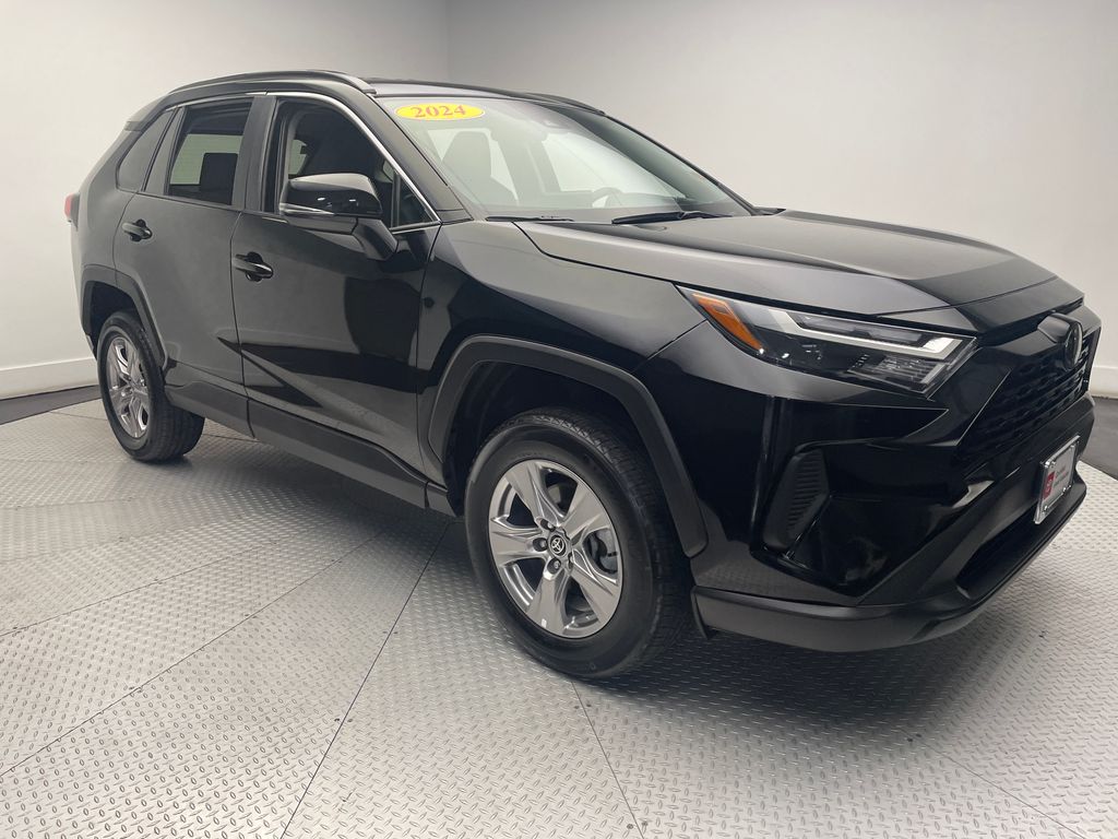 2024 Toyota RAV4 XLE 3