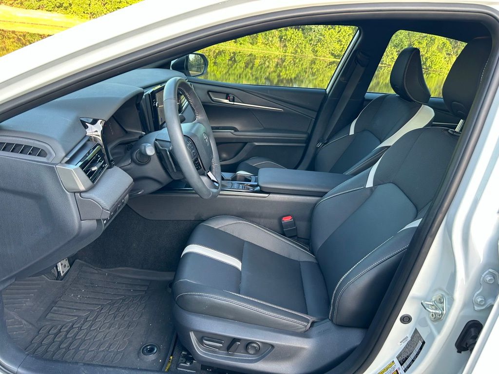 2025 Toyota Camry SE 14