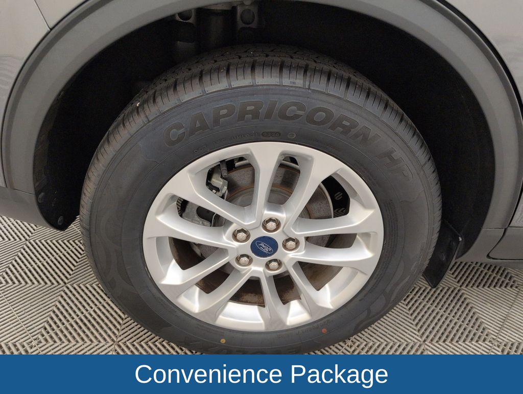 Certified Used 2022 Gray Ford SE image 17